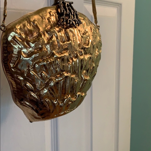 Gold Hard “SeaShell” Purse with Coral Clasp - Picture 4 of 8